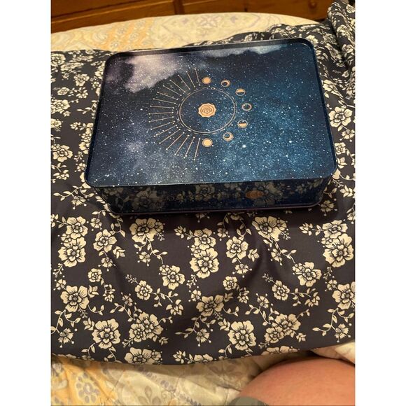 GLOSSYBOX Womens Blue Limited Edition Moonlight Glow Keepsake Makeup Tin - Picture 9 of 12